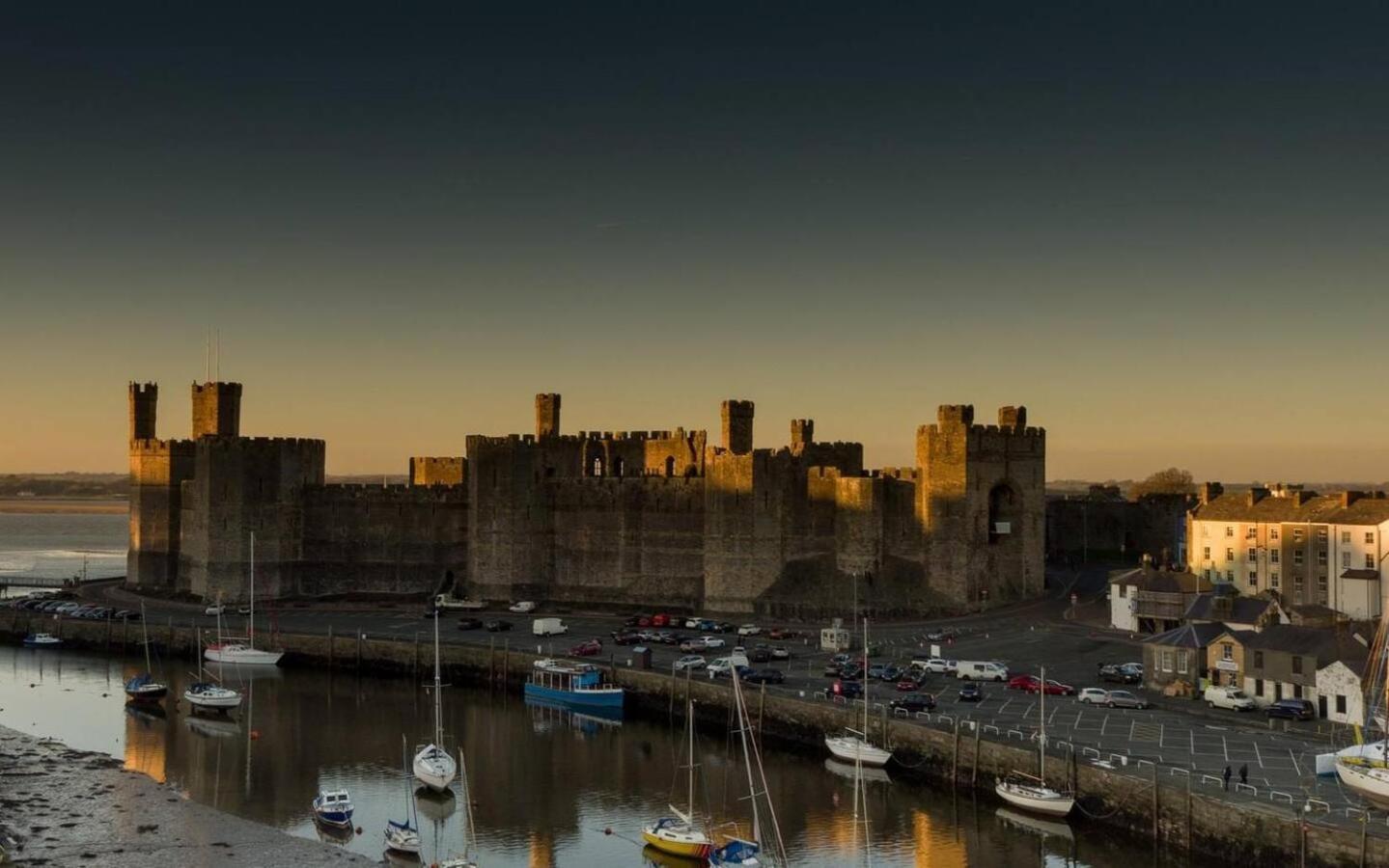Pass The Keys Apartment 3 Old Conservative Club In Historic Town Caernarfon Bagian luar foto